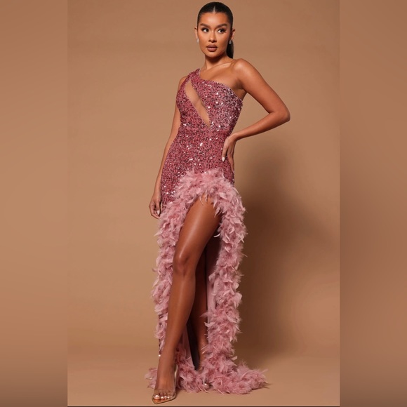 Fashion Nova Dresses & Skirts - Sequin feather dress